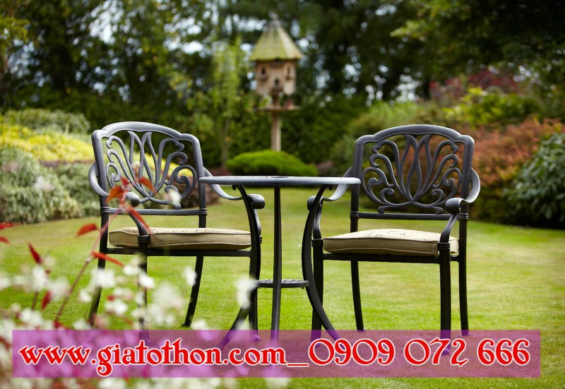 Một số mẫu bàn ghế đẹp cho sân vườn